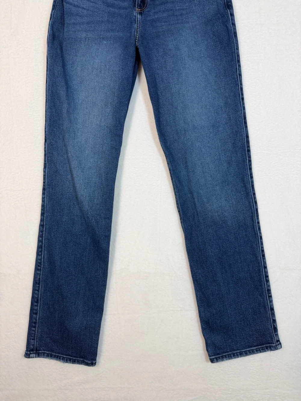 Hollister Curvy High Rise 90’s Vintage Straight Leg Jeans in Classic Blue Wash 5